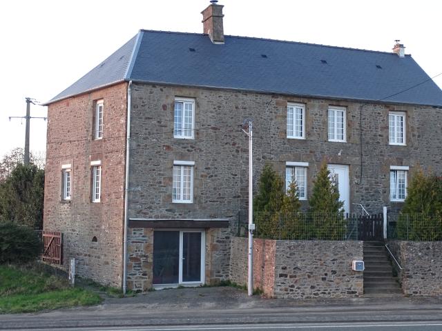 Maison de 166 m2 avec terrain de 9734 m2 rénovée à Vautorte