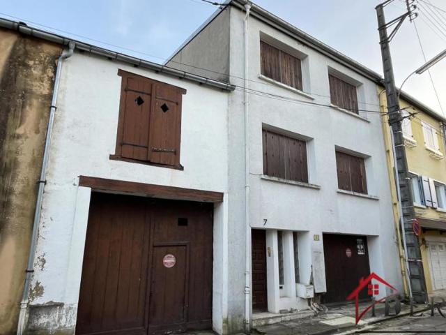 Maison de 166 m2 habitables sur trois étages. Terrain 407 m2
