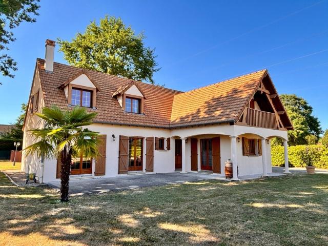 Maison de 167 m² 3 chambres Terrain clos de 1500 m² Au calme à DRACY le FORT