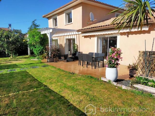 Maison de 167m2 avec piscine et garage indépendant