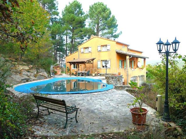 Maison de 169 m², le calme de la campagne, pas de vis à vis, piscine à débordement avec vue sur la vallée Cévenole !