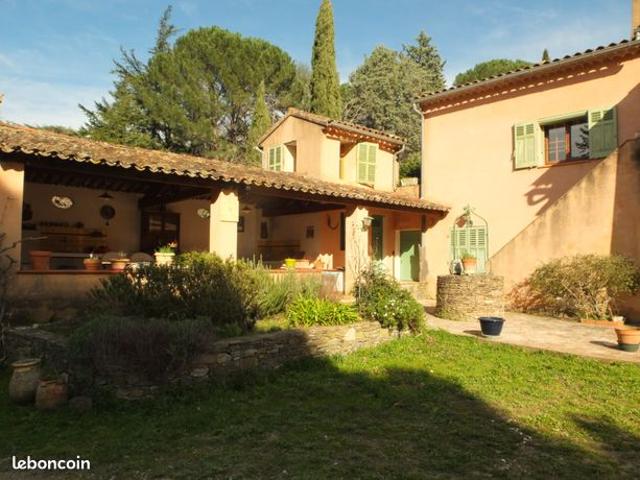 Maison de 160 M2 avec 140 M2 d'annexes, sur terrain de 1100 M2