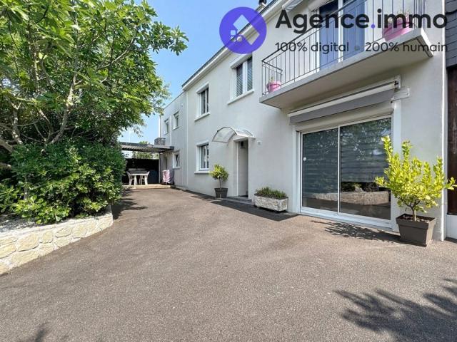 MAISON DE 160 m² ? 3 CHAMBRES ? PISCINE CHAUFFÉE ? PARÇ