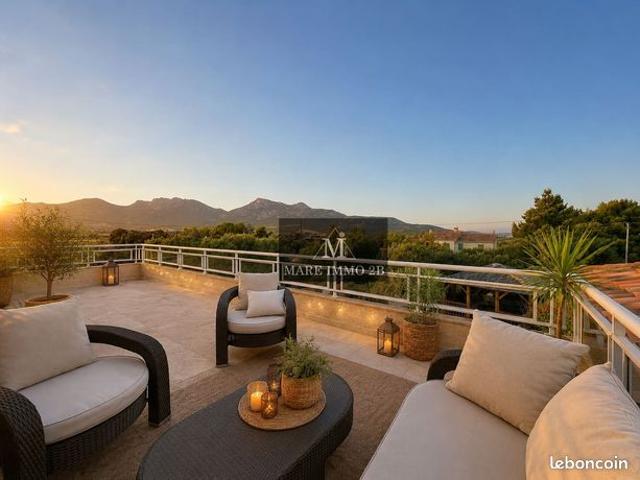 Maison de 160 m² avec piscine sur 1 541 m² de terrain