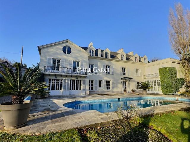 Maison de 16 pièces de luxe en vente à Louveciennes, Île de France