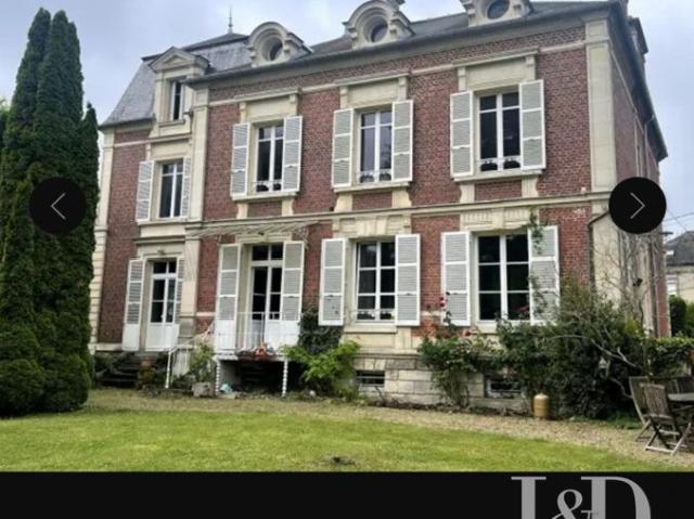 Maison de 16 pièces de luxe en vente à Mouy, France