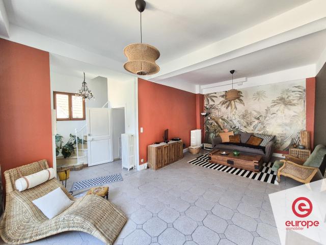 Maison de 170m2 au centre ville d'Avallon avec terrasse et cour intérieure