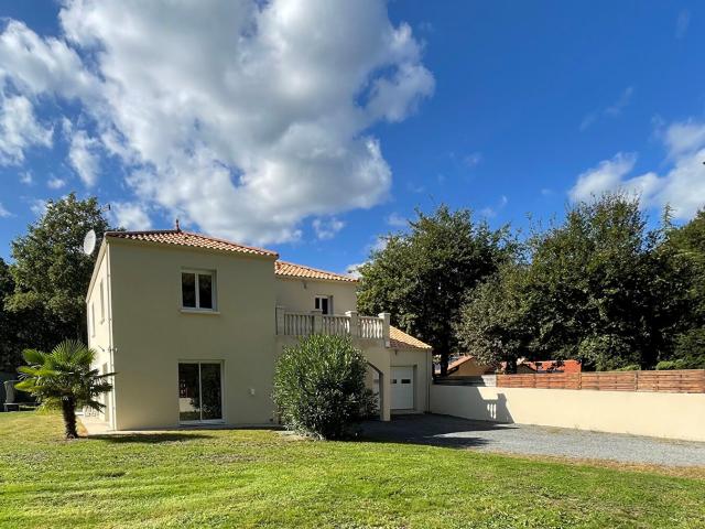 Maison de 172.83 m2 avec 3 ch