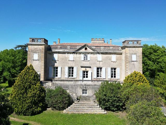 Maison de 17 pièces de luxe en vente à Uzès, France