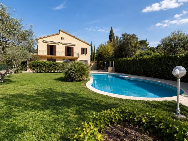 Maison de 186 m² avec piscine, garage et fort potentiel sur. 186m² Morières lès Avignon