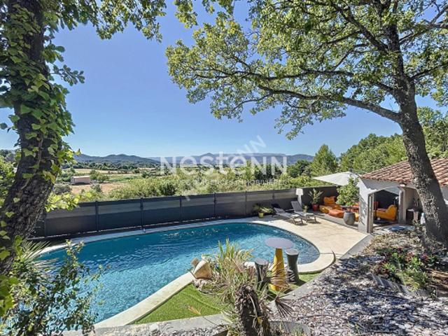Maison de 188 m2, située à Pertuis. 4 pièces avec une vue imprenable ! Exposée SUD