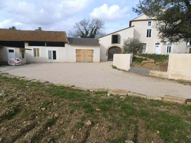 Maison de 180 m2 avec potentiel Proche Pont du Gard