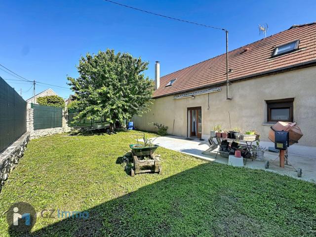 Maison de 195 m2 au sol totalement rénovée avec garage et an