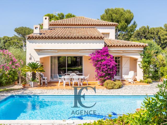 Maison de 190 m2 au coeur de la pinède de La Cride