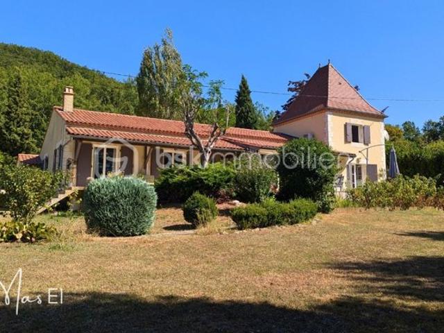 Maison de 190 m² habitables 6 pièces avec jardin clos de 2 058 m²
