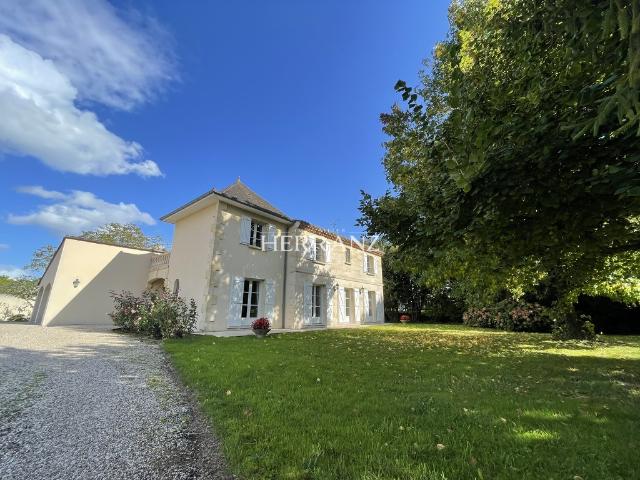 Maison de 190m2, 4 à 6 chambres sur parc de 2000m2