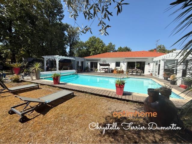 Maison de 206 m2 4 chambres 1 studio indépendant Piscine CARBON BLANC