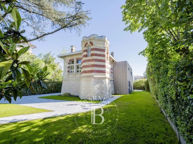 Pessac Centre Maison de 206 m² Jardin Piscine Garage