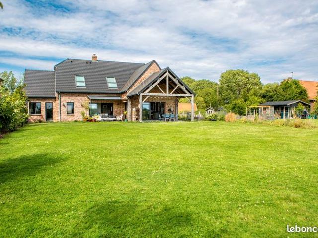 Maison de 206m2 haut de gamme sur 9547m2 avec pâture/verger et terrain à bâtir vue imprenable année 2018