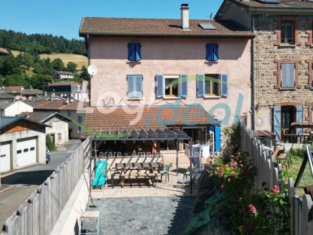 Maison de 2007 en parfait état avec garage et cour