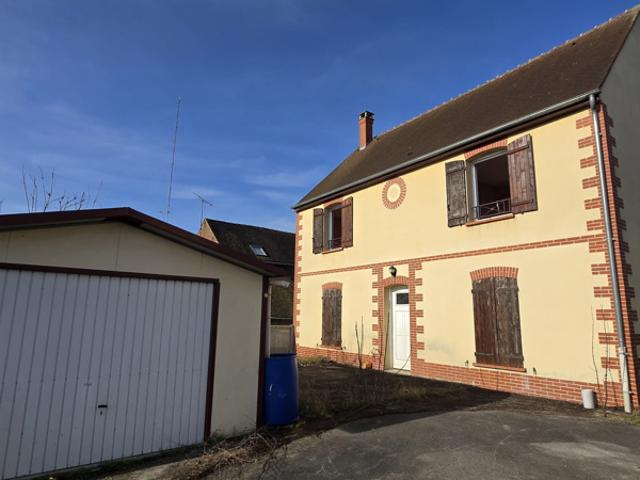 MAISON DE 2008 EDIFIEE SUR CAVE TOTALE TERRAIN DE 680M2 CLOS