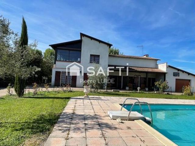 Maison de 140 m2 avec garage de 65 m2 et piscine
