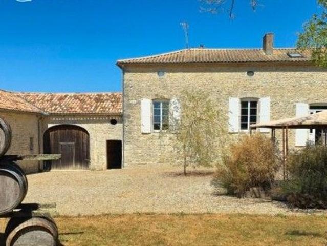 Maison de 200m2 à louer sur Thénac