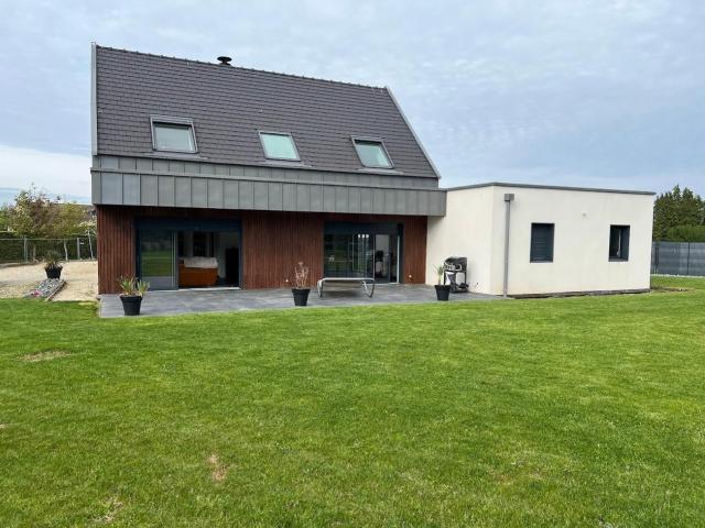 Maison de 2017, 5 chambres, garage sur 1600m²