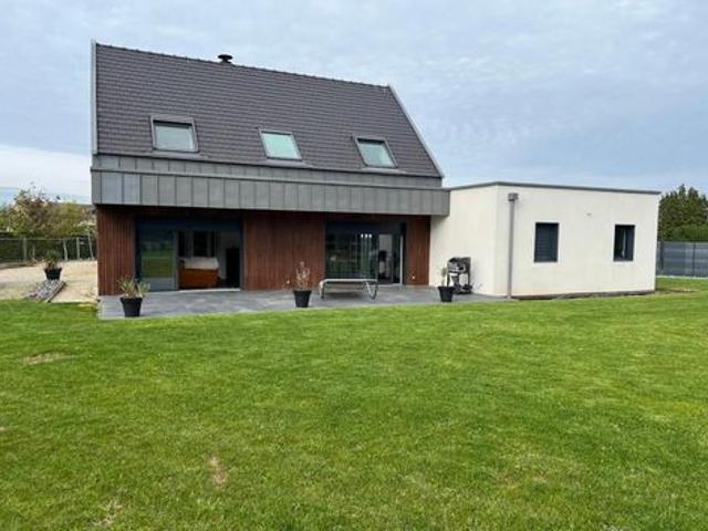 Maison de 2017, 5 chambres, garage sur 1600m²