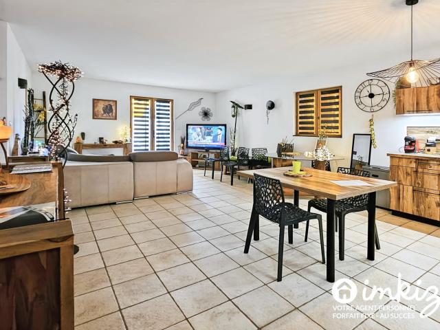 Maison de 2021, 3 chambres, avec piscine
