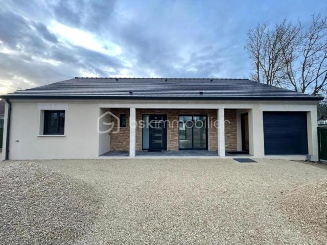 Maison de 2025 de 104m² avec jardin et garage