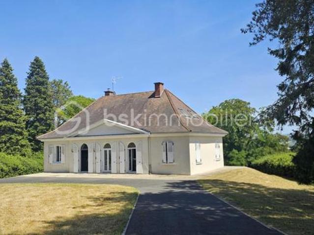 Maison de 203 m² bâtie sur sous sol total parasismique en béton banché