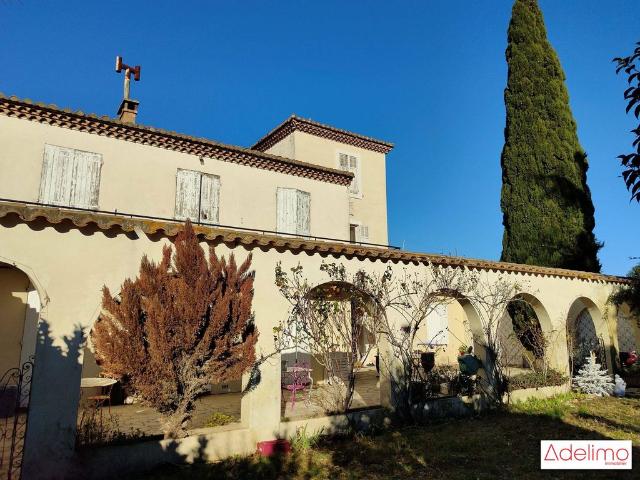 Maison de 20 chambres de luxe en vente à Nîmes, Languedoc Roussillon