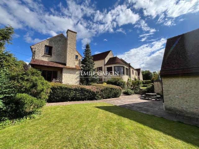 Maison de 20 pièces de luxe en vente à Magny en Vexin, France