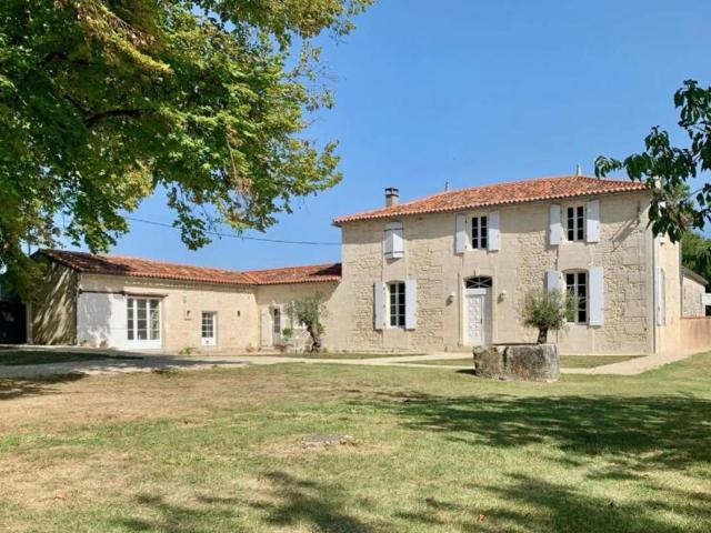 Domaine d'exception 20 pièces à Chermignac
