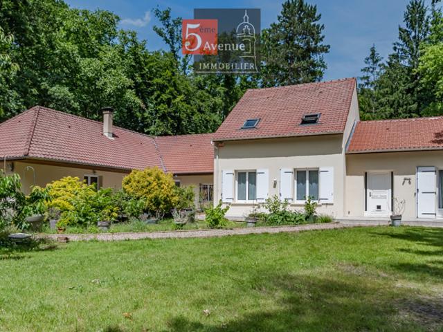 Maison familiale avec double espace de vie, domaine du Lys à
