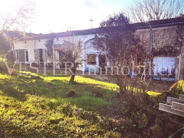 Maison de 250 m², avec 2300m² de terrain et piscine