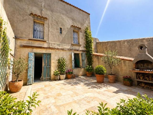 Maison de 212 m2 avec local commercial + garage 95 m2 + terr
