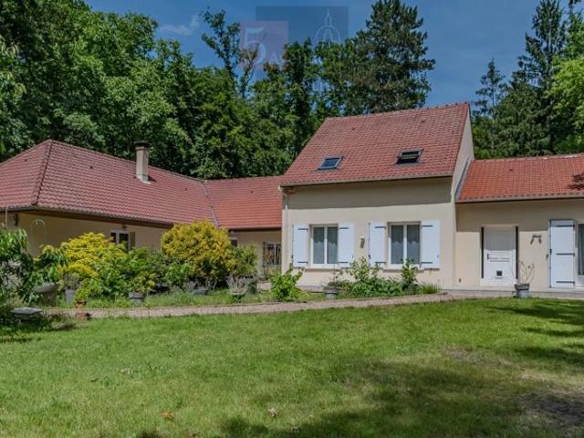 Maison familiale avec double espace de vie, domaine du Lys à