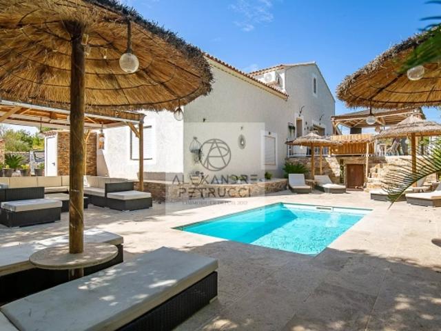 Maison de 226 m2 sur 1600 m2 terrain sur Chateau Gombert 13013 Marseille