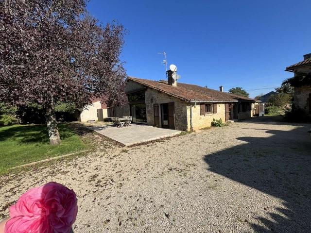 Maison de 229 m² Habitables 229m² La Ferrière Airoux
