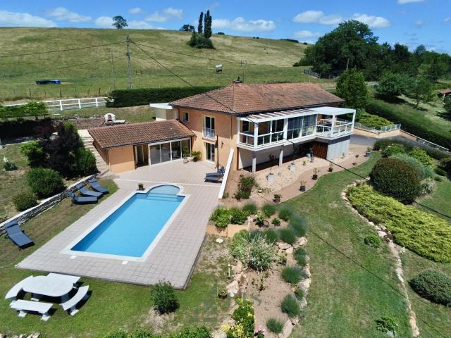 Maison de 245m2 avec piscine