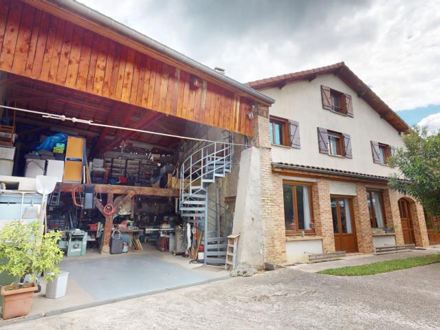 Maison de 248m2 avec Grange à EYBENS