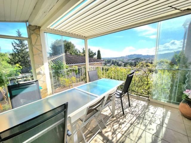 MAISON DE 242 HAB / TERRAIN 1196 M² / PISCINE / SAUNA / SPA