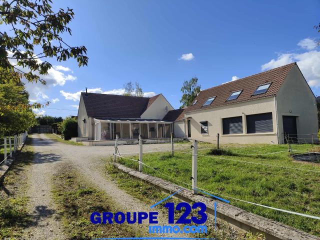 Maison de 250 m2 dans un havre de paix 2,4 hectares de terrain