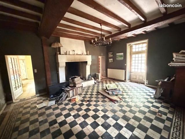 Maison de 250 m² sur parcelle arborée de 5 500 m², avec dépendances 400 m²