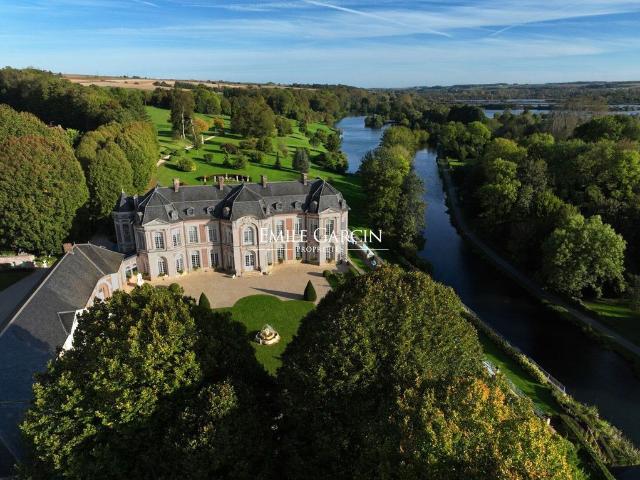 Maison de 25 pièces de luxe en vente à Amiens, Hauts de France