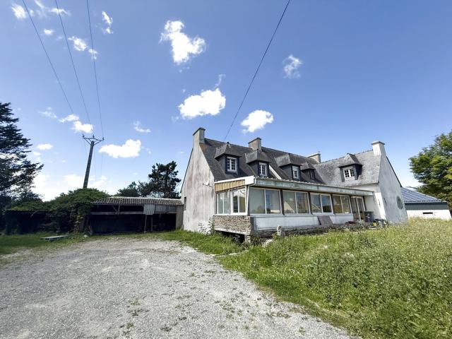Maison de 264 m2 fort potentiel terrain d'environ 2000 m2 Kerlouan