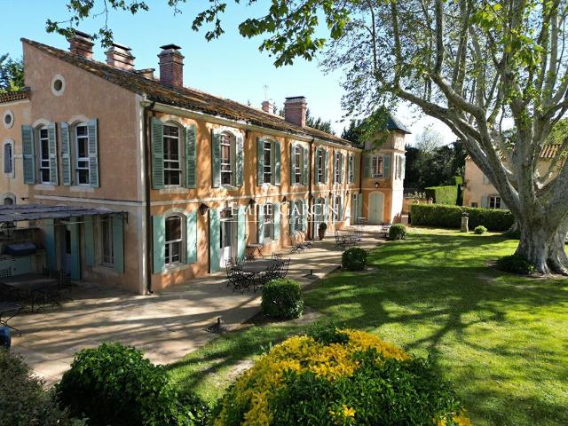 Maison de 27 pièces de luxe en vente à Arles, Provence Alpes Côte d'Azur