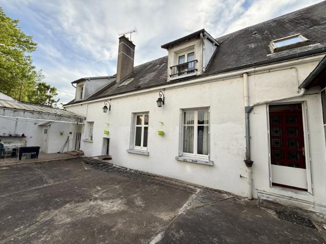 Maison de 287 m2 comprenant 2 appartements T4, un local et 2